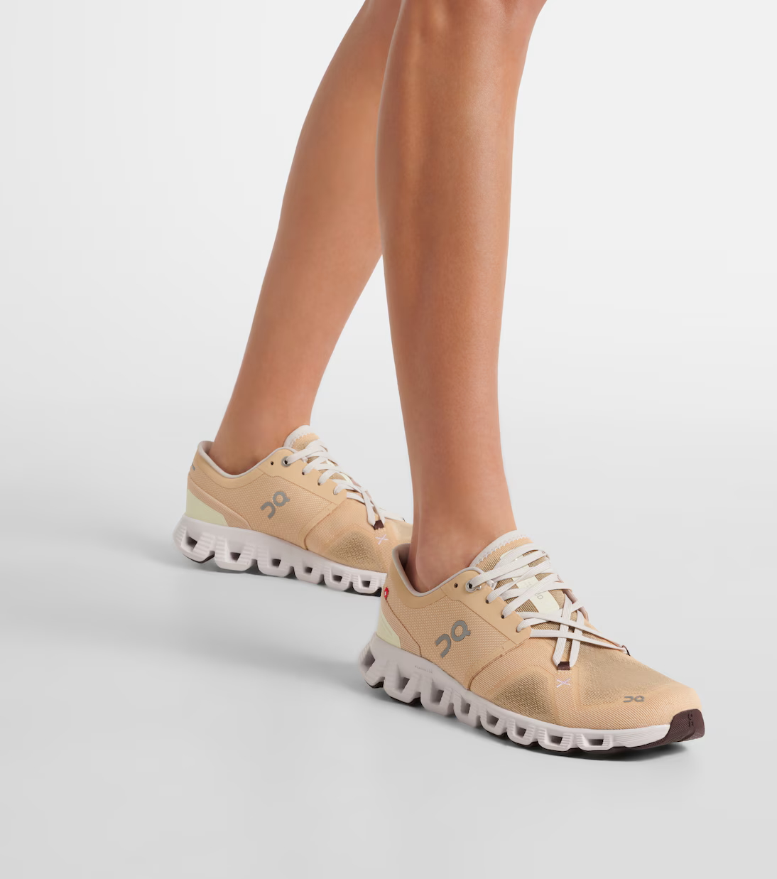 Top Picks for Women’s Cross-Training Shoes: Style, Support, and Strength in Every Step